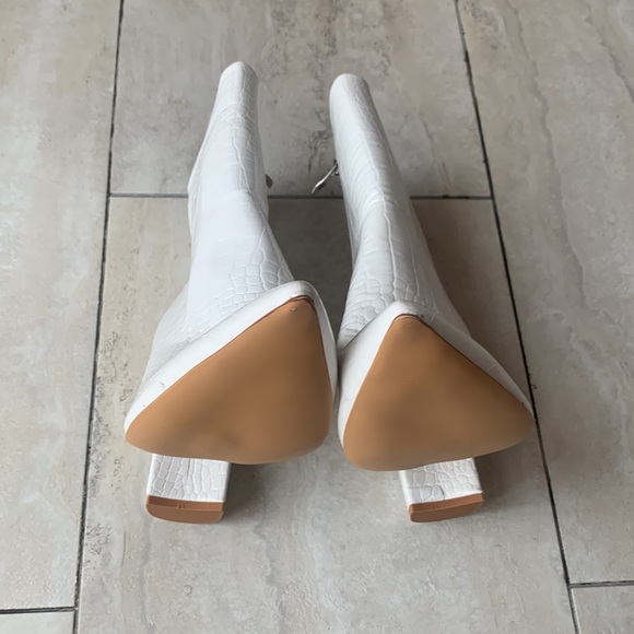 White lanimal print Ankle high boots - Picture 3 of 4